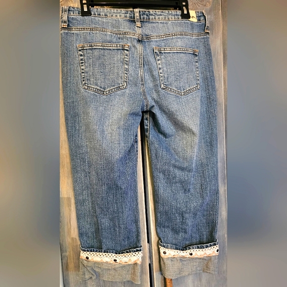Manhattan Collection Blues Stonewash Cuffed Jeans (4) - Picture 9 of 12